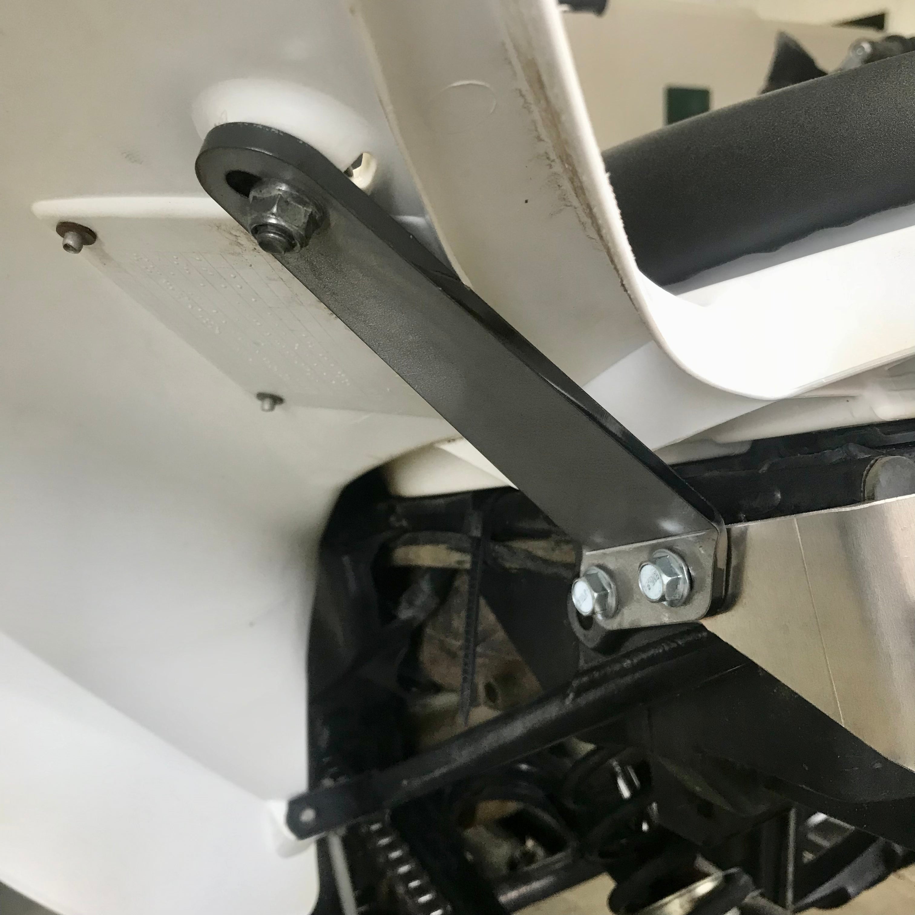 YAMAHA RAPTOR 125 / 250 REAR FENDER SUPPORTS